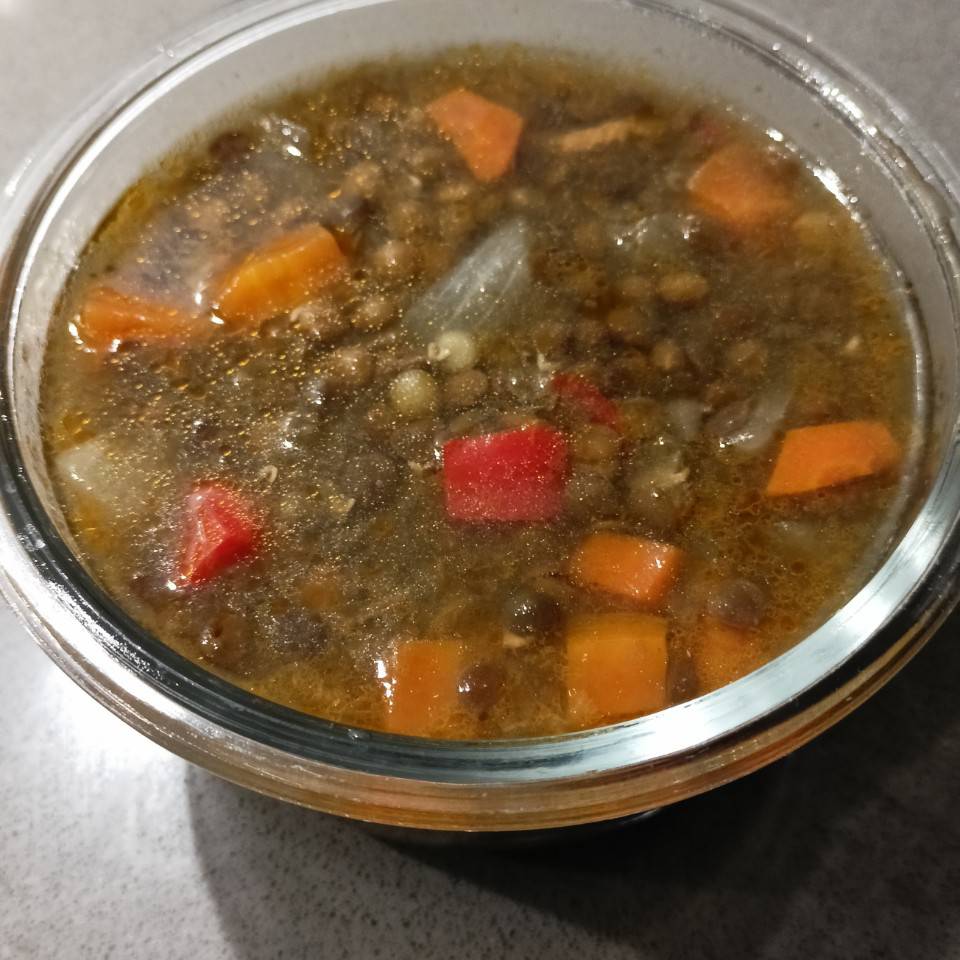 Lentejas con verduras y pollo