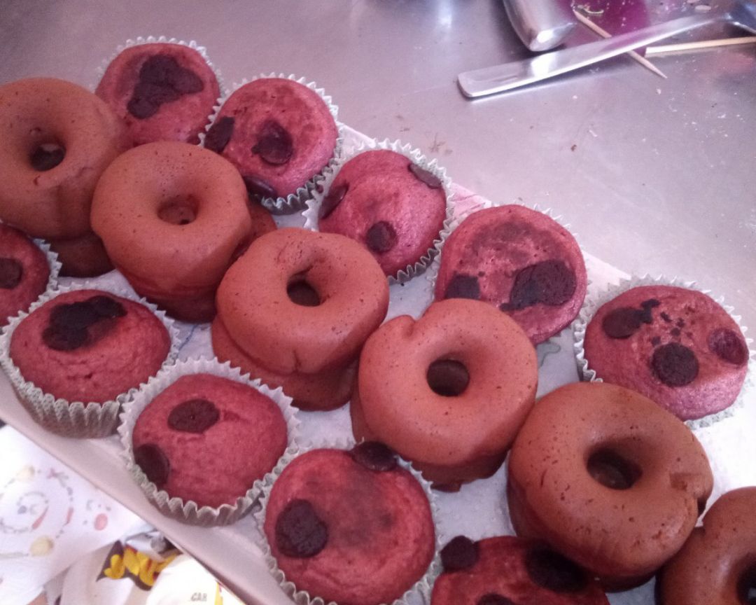 MINI DONUTS Y MINI MAGDALENAS DE REMOLACHA MINI DONUTS Y MINI MAGDALENAS DE REMOLACHA