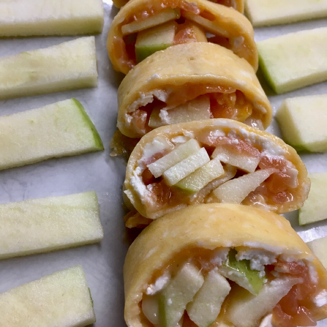 SUSHI DE TORTILLA, SALMÓN AHUMADO Y QUESO DE CABRA ❤️ SUSHI DE TORTILLA, SALMÓN AHUMADO Y QUESO DE CABRA ❤️