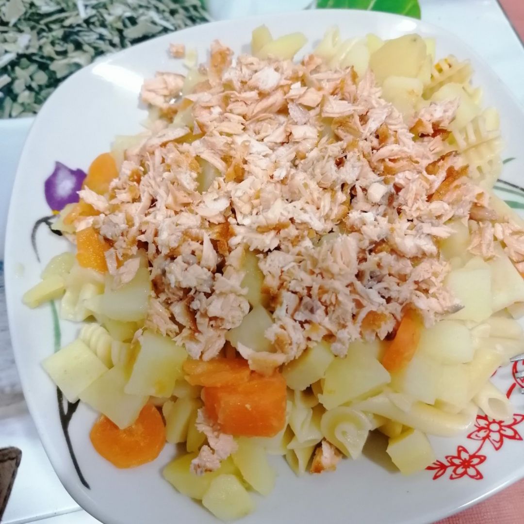 Pasta con verduras y salmon Pasta con verduras y salmon