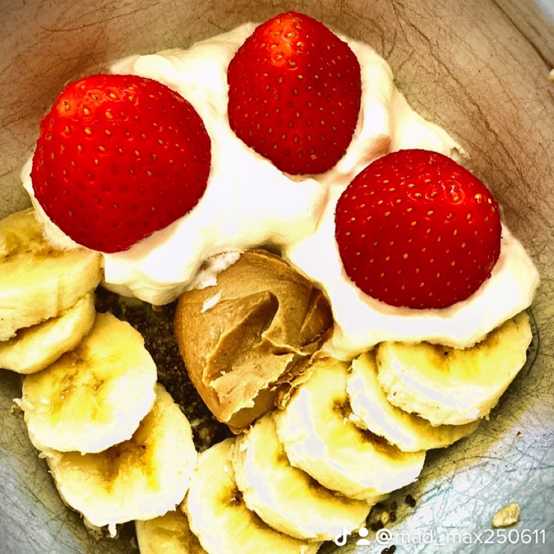 Oats with chia seeds and fruit