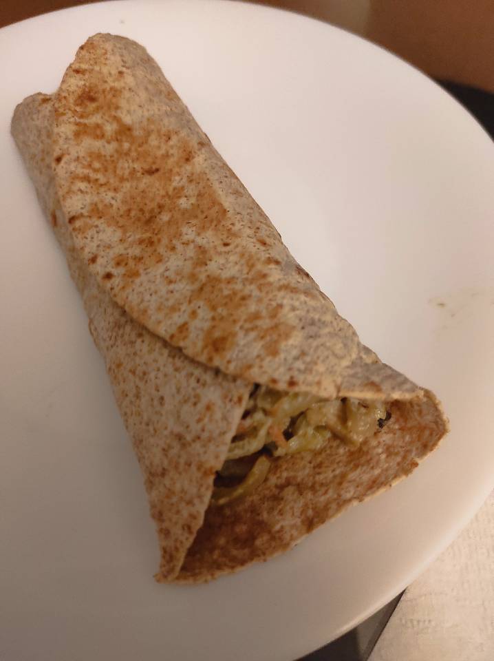 Fajitas de pollo, champiñones, zanahoria y cebolla con queso Fajitas de pollo, champiñones, zanahoria y cebolla con queso