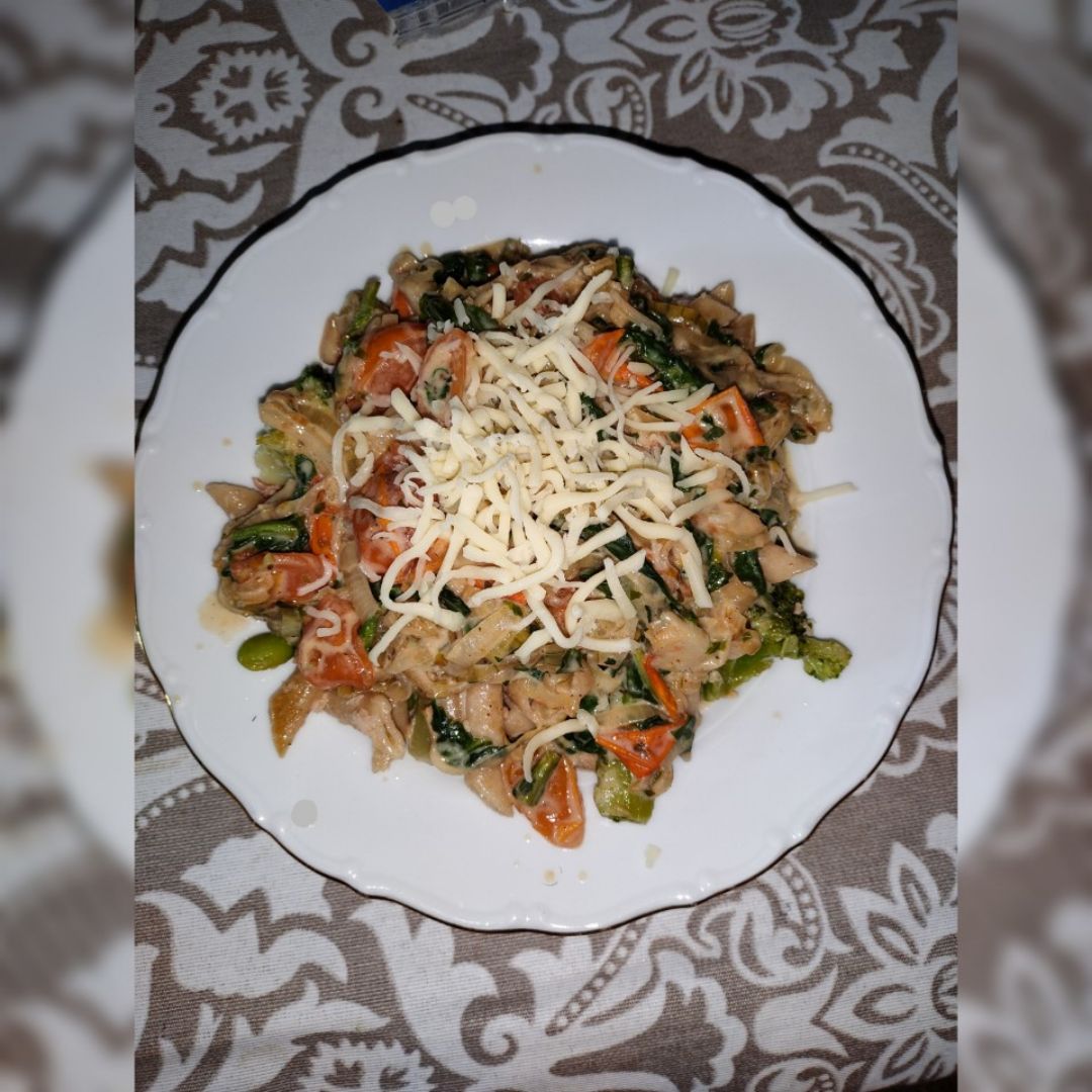 Pasta integral con brócoli y más