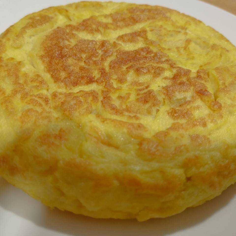 Tortilla de papas "a mi manera". Tortilla de papas "a mi manera".