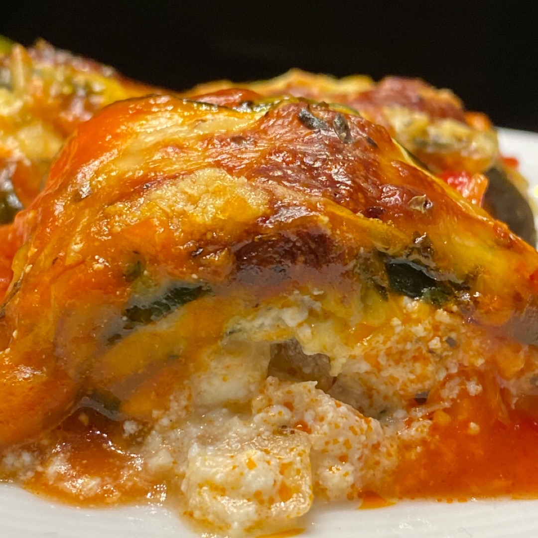ROLLITOS DE CALABACÍN RELLENOS DE CEBOLLA, REQUESÓN Y SALMÓN ROLLITOS DE CALABACÍN RELLENOS DE CEBOLLA, REQUESÓN Y SALMÓN