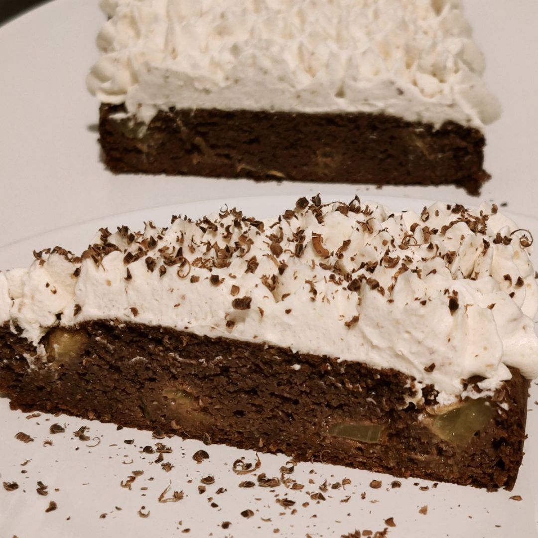 🍫Pastel de chocolate, zanahoria y mango con crema chantilly🥭 🍫Pastel de chocolate, zanahoria y mango con crema chantilly🥭