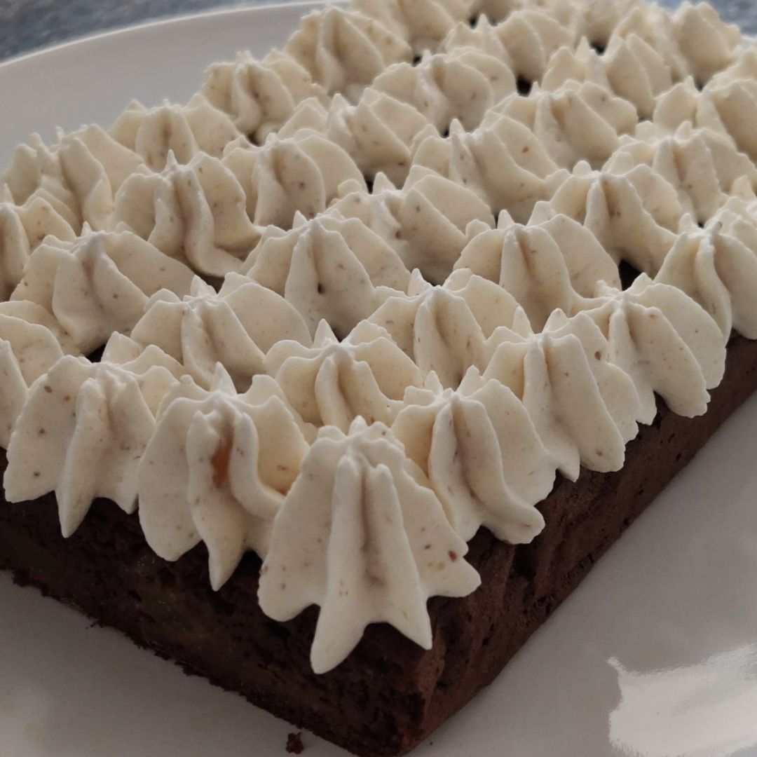 🍫Pastel de chocolate, zanahoria y mango con crema chantilly🥭 Paso 6 🍫Pastel de chocolate, zanahoria y mango con crema chantilly🥭 Paso 6