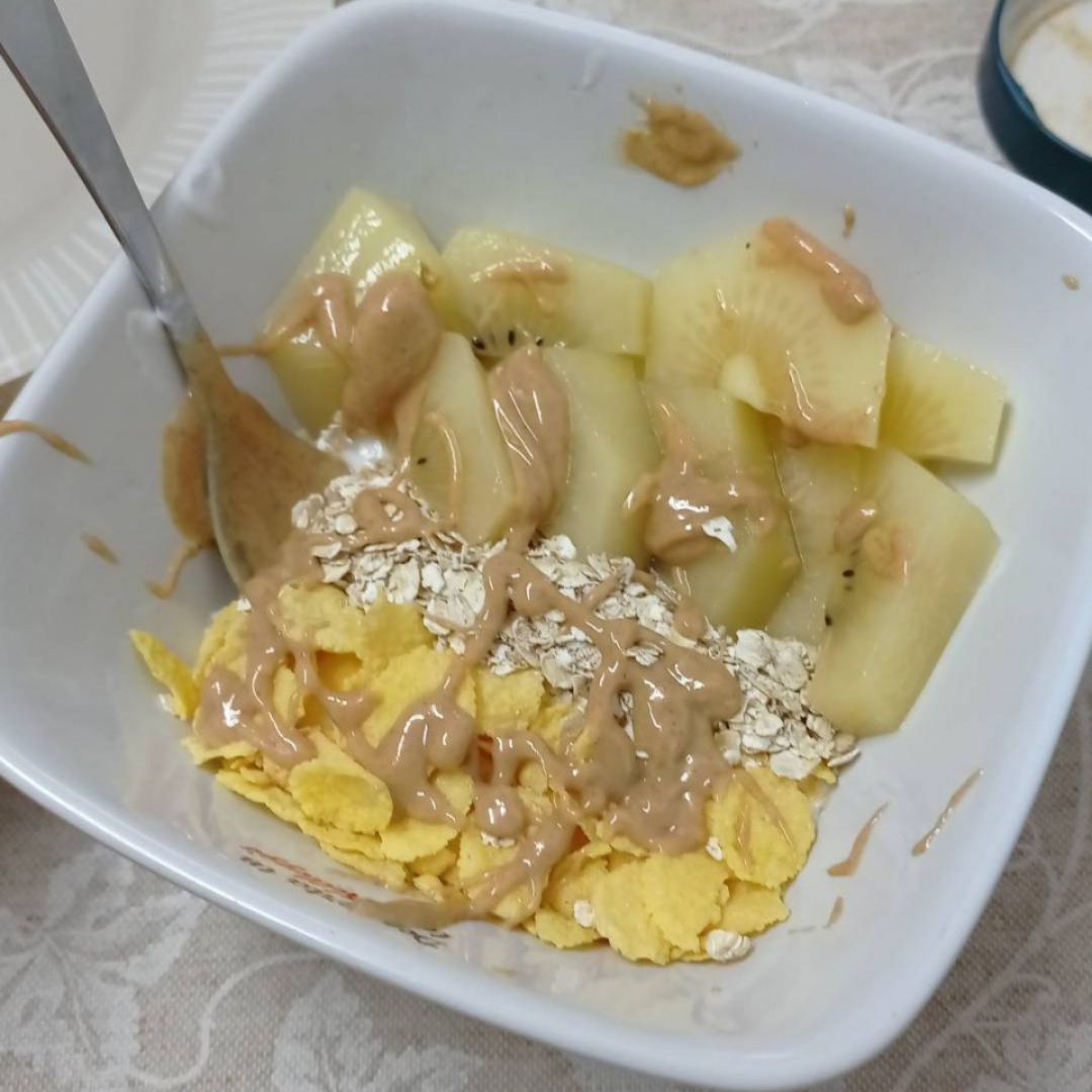 Yogur con avena y kiwi Yogur con avena y kiwi