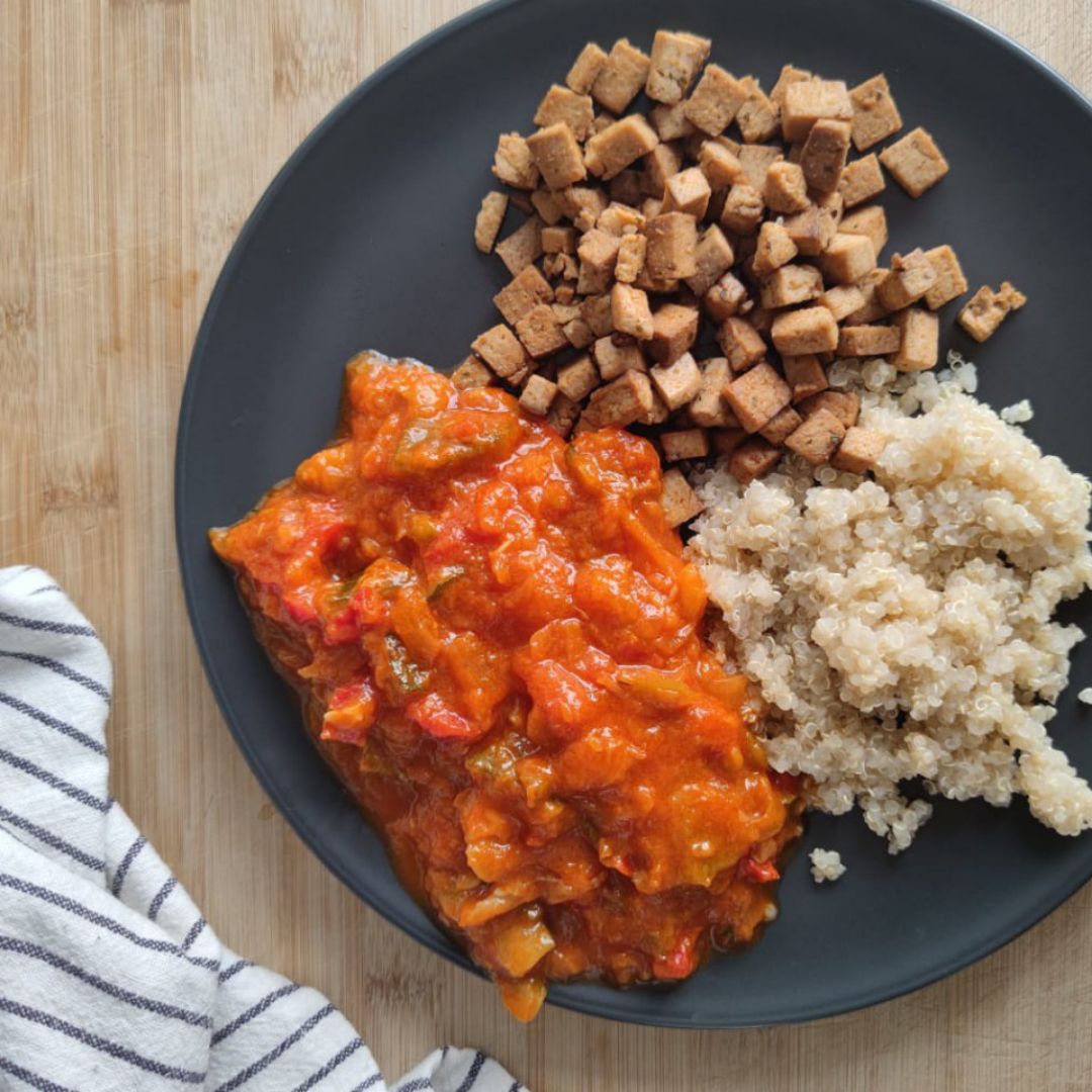 Tofu con pisto y quinoa Tofu con pisto y quinoa