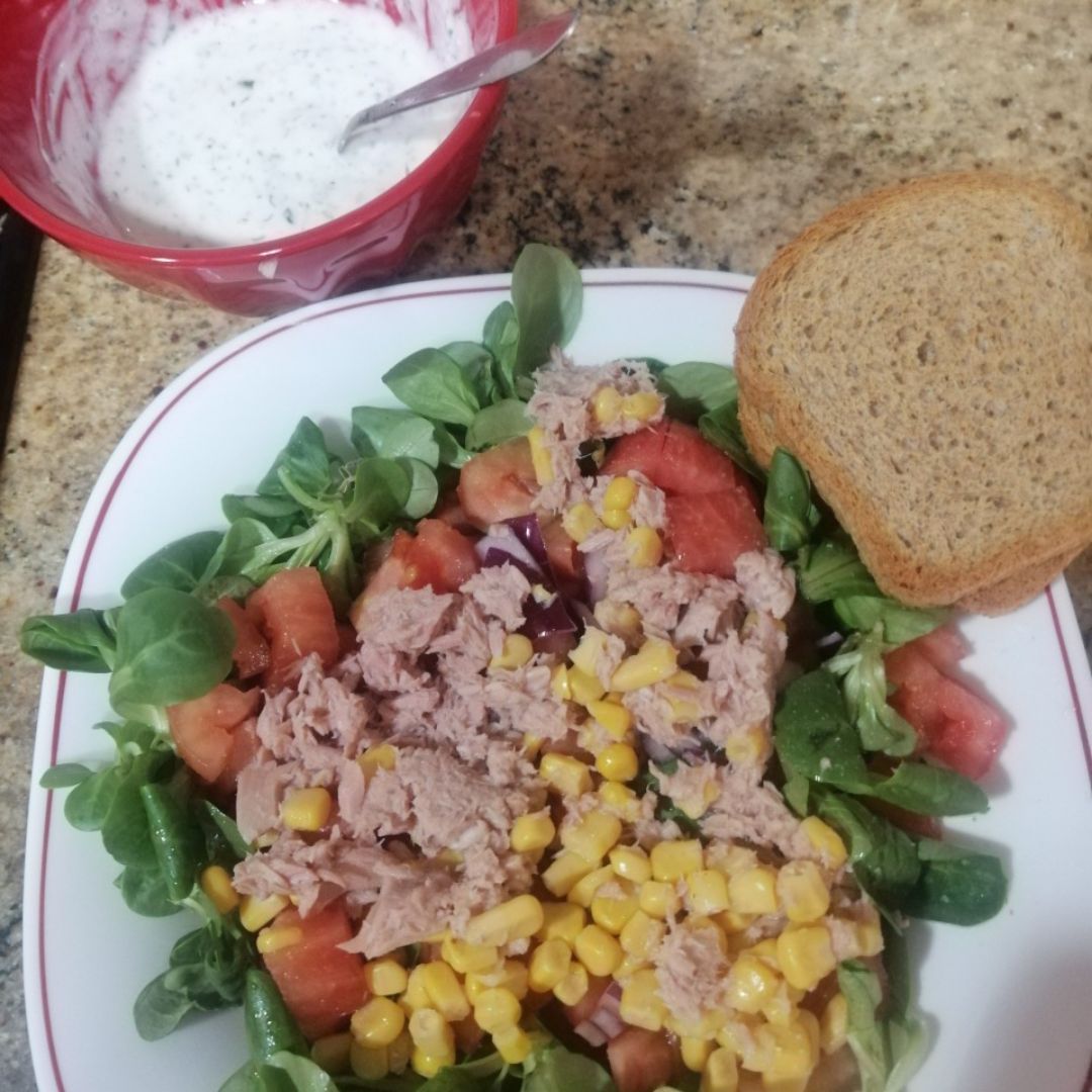 Ensalada con salsa de yogur Ensalada con salsa de yogur