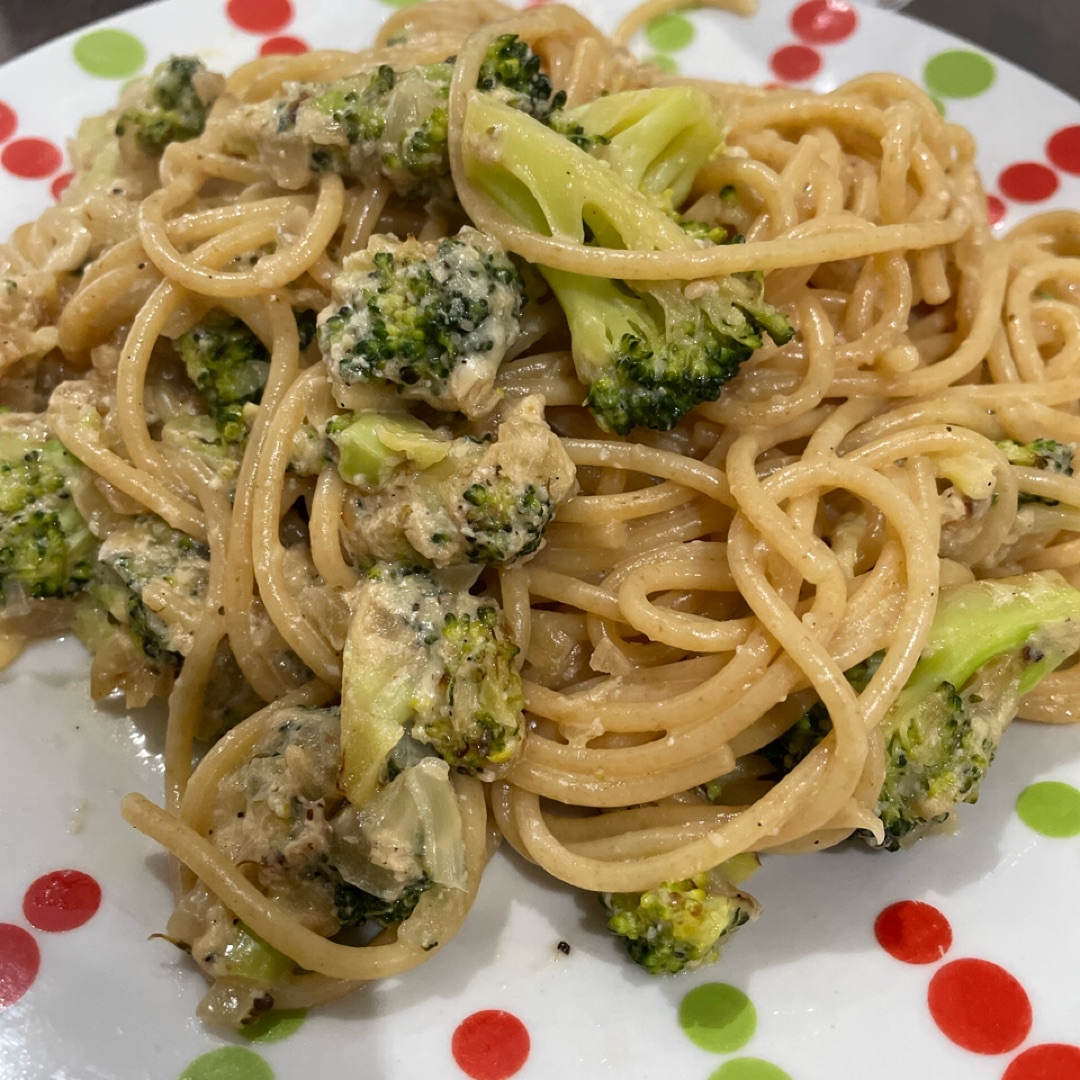 Espaguetis integrales con brocoli Espaguetis integrales con brocoli