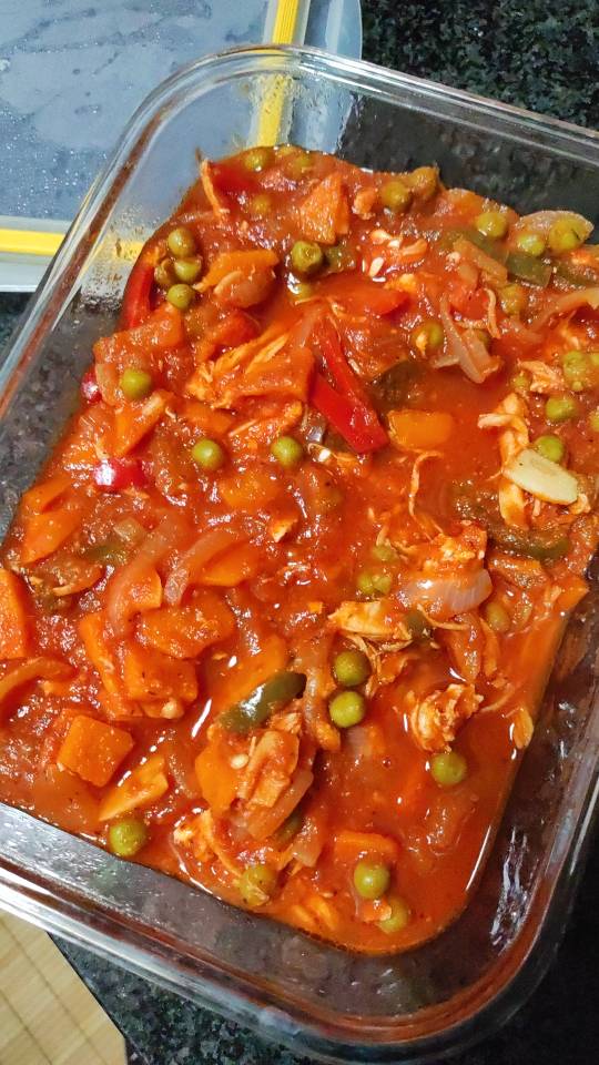 Pollo en salsa tomate 🍅 casera con verduras 