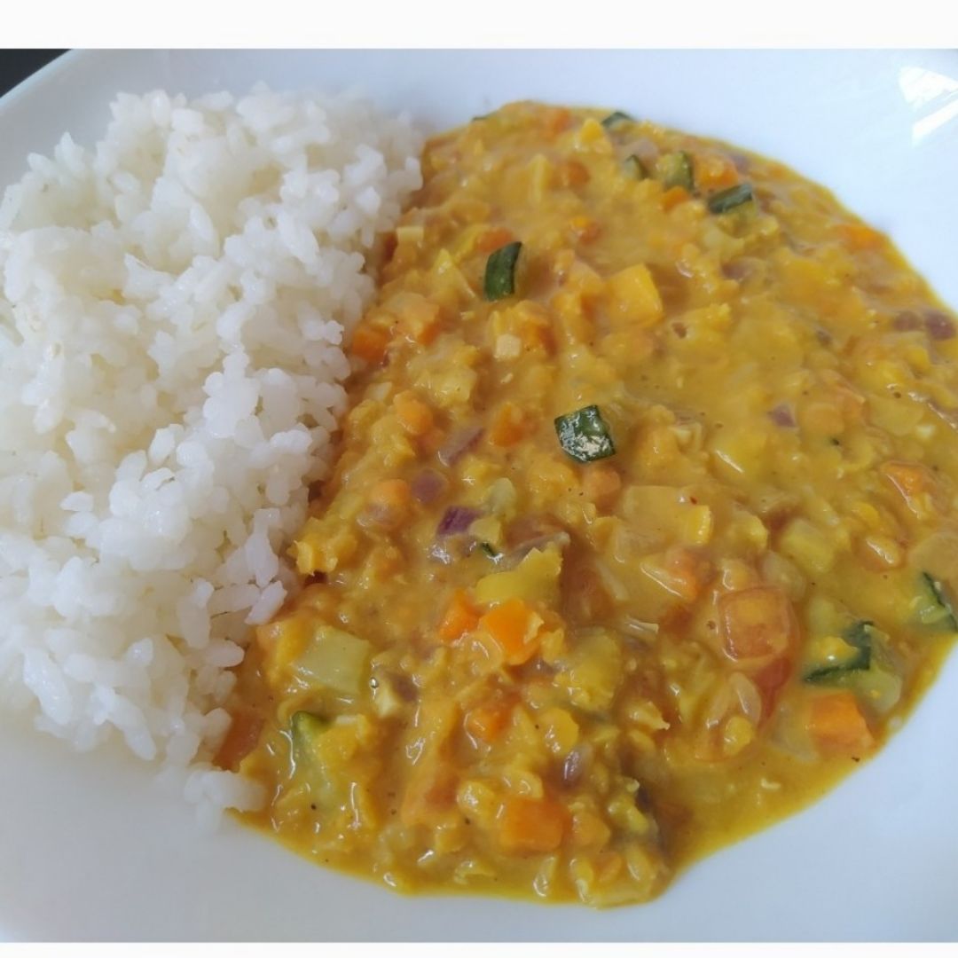 Dhal de lentejas rojas con arroz blanco Dhal de lentejas rojas con arroz blanco