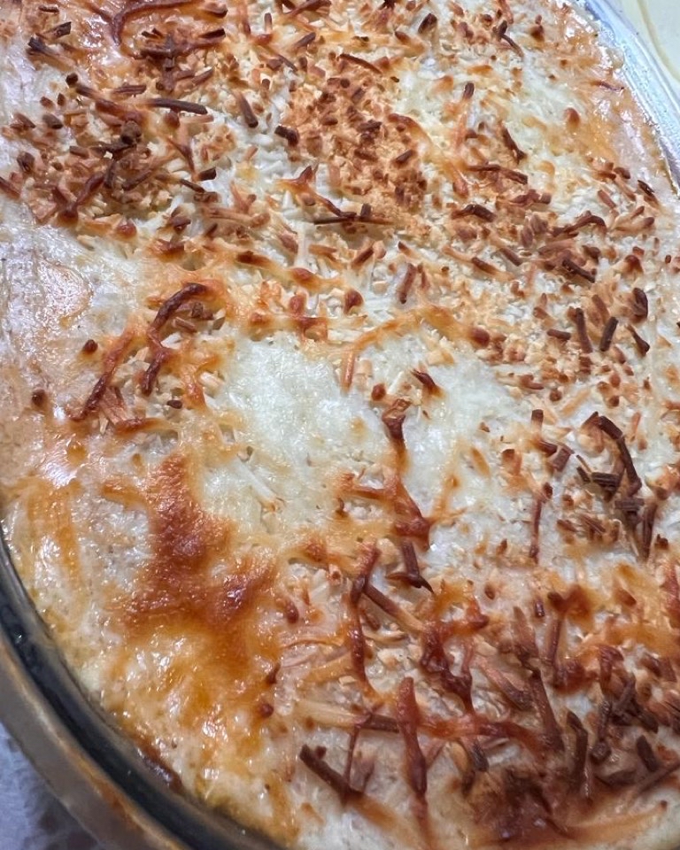 Canelones de calabacín con atún, tomate y bechamel. 