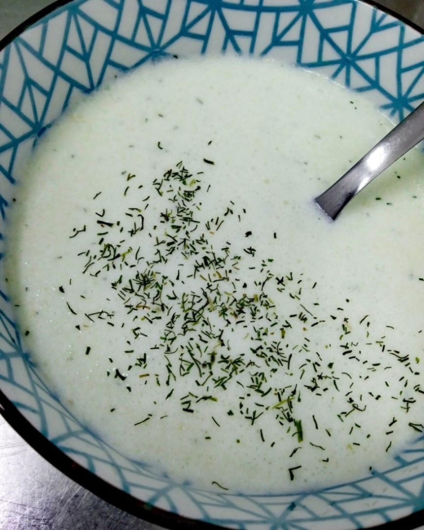 Sopa fría de yogur y pepino Sopa fría de yogur y pepino