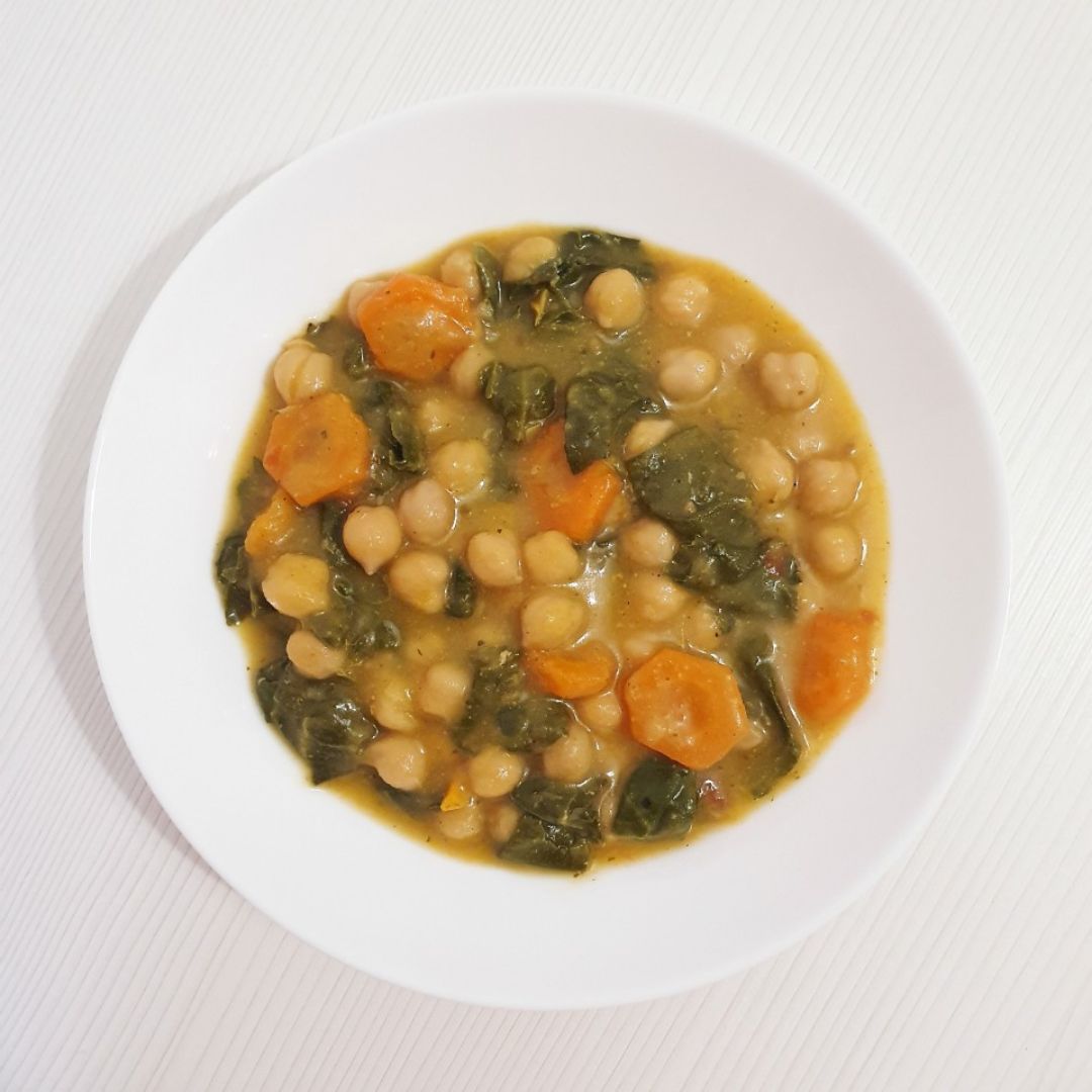 Potaje de garbanzos con acelgas. Potaje de garbanzos con acelgas.