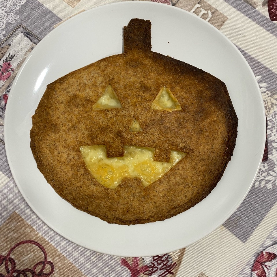 Quesadilla en forma de calabaza 🎃