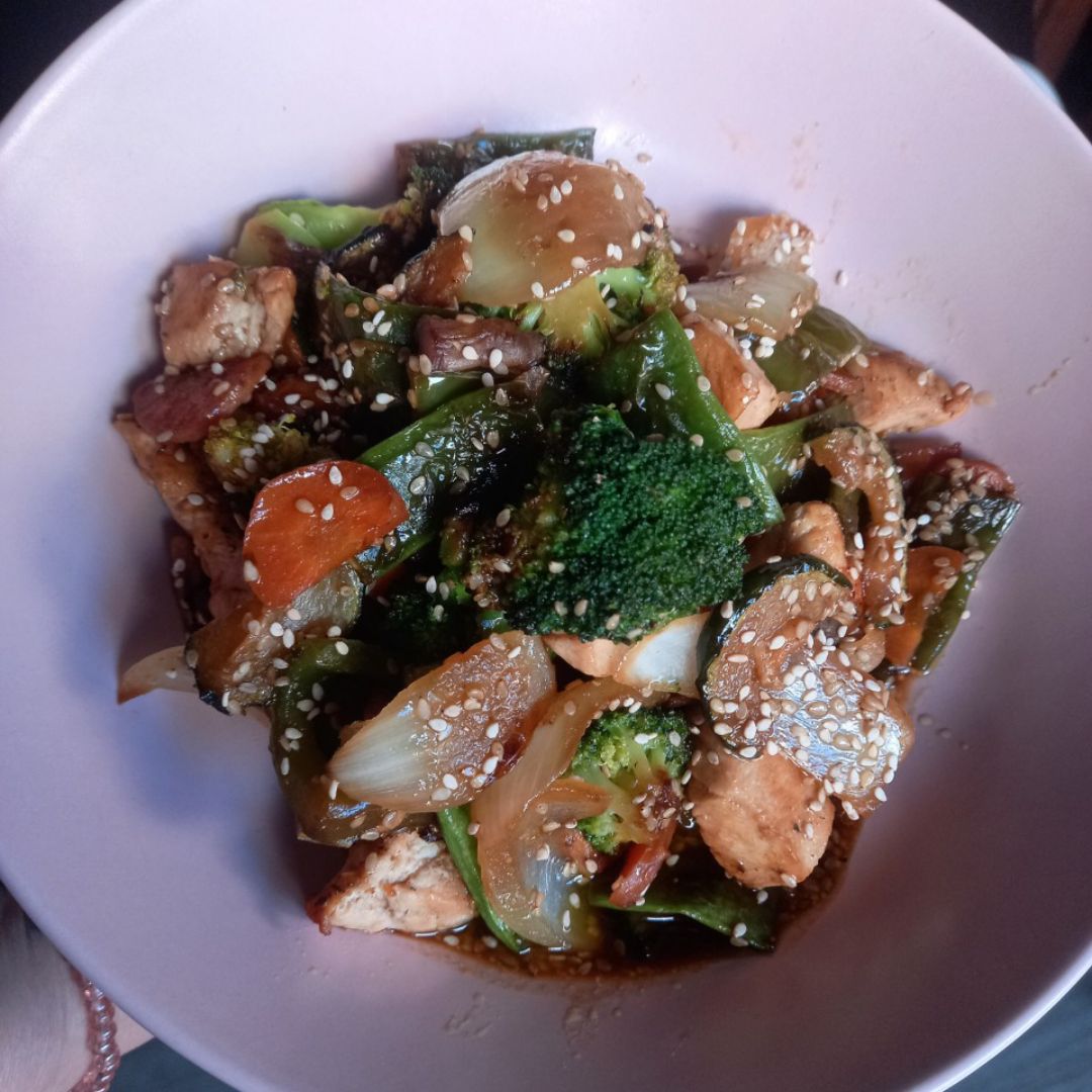Wok de pollo y verduras estilo asiático! Wok de pollo y verduras estilo asiático!