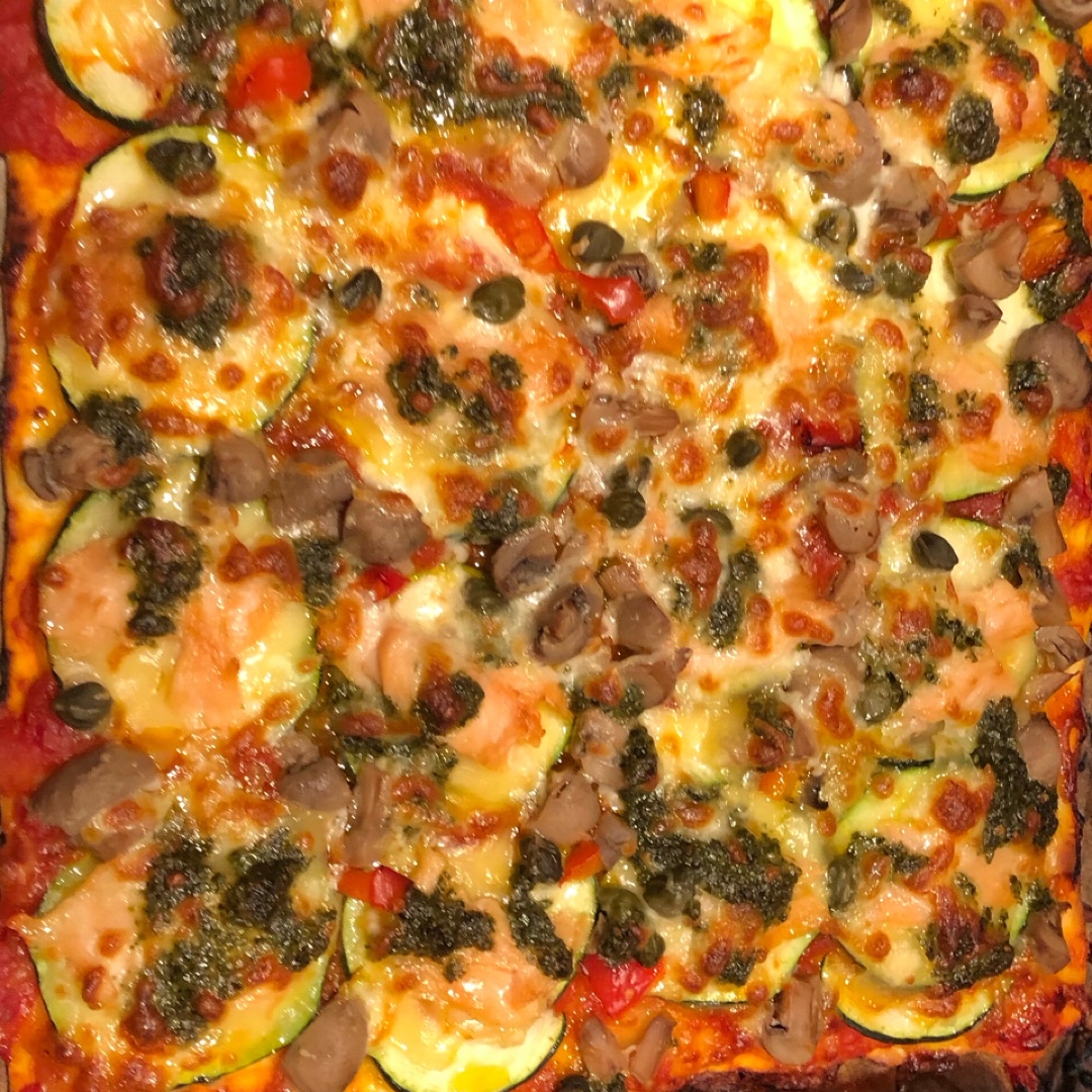 Pizza con pesto ☺️ Pizza con pesto ☺️