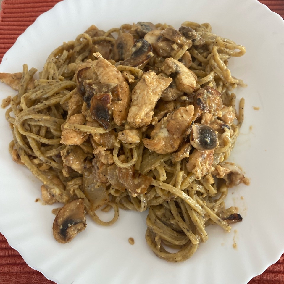 Espaguetis a la trufa con semi carbonara Espaguetis a la trufa con semi carbonara