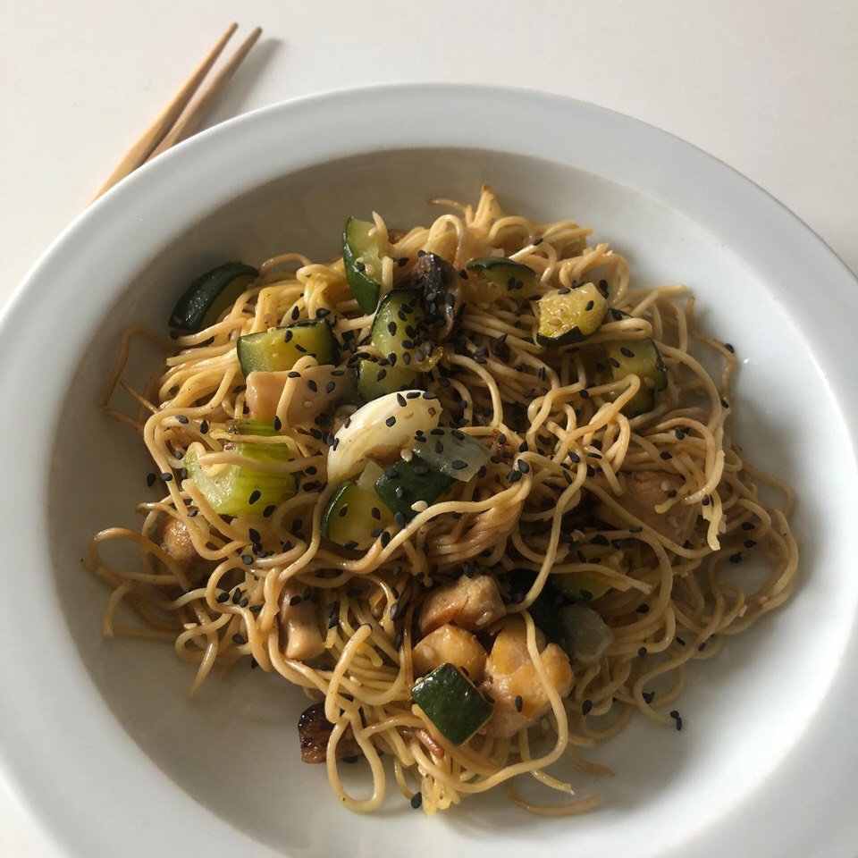 Fideos con pollo y verduras Fideos con pollo y verduras