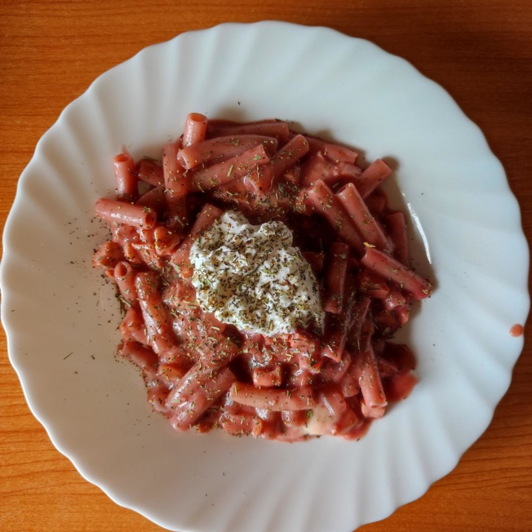 Pasta con salsa de remolacha y burrata Pasta con salsa de remolacha y burrata