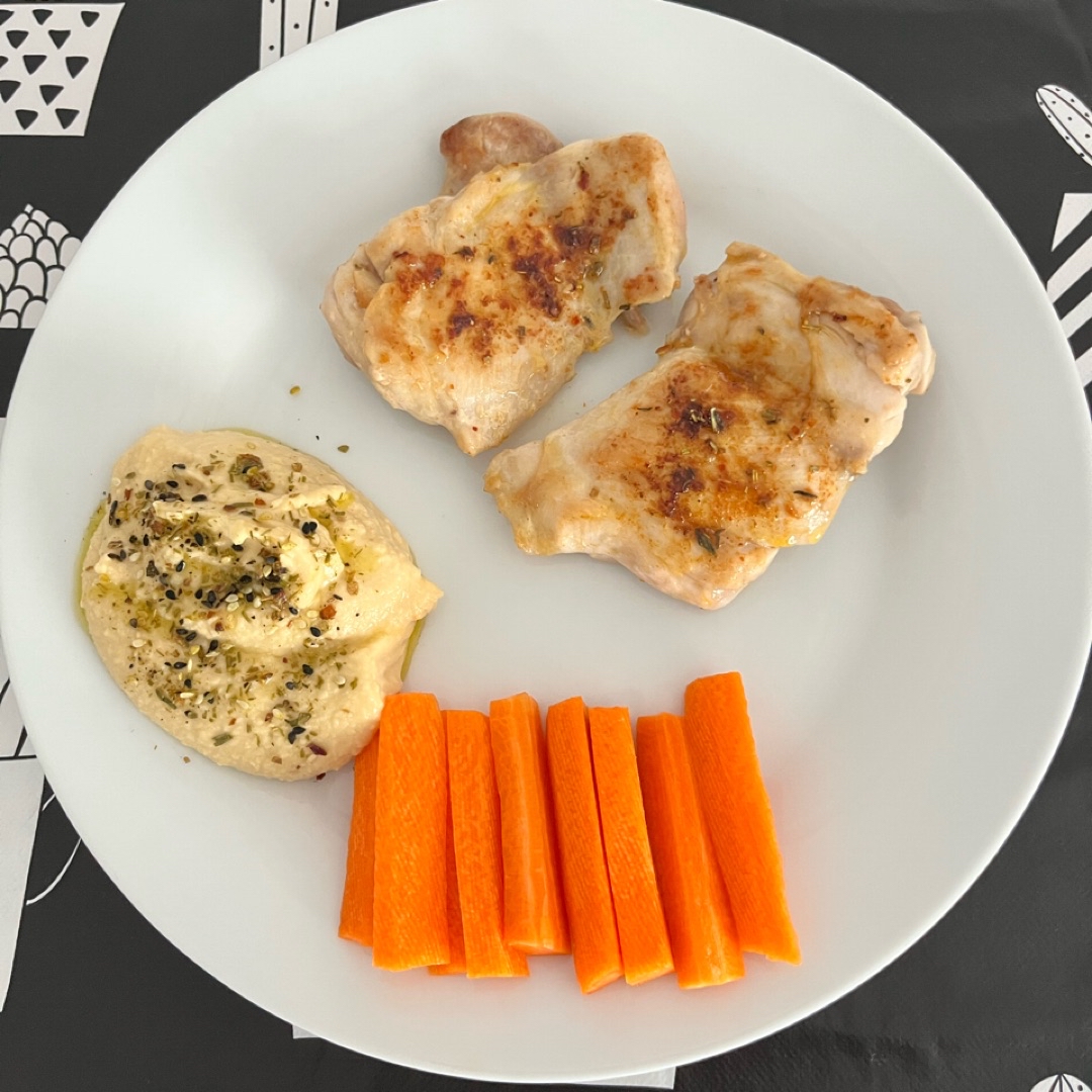 Pollo con hummus 