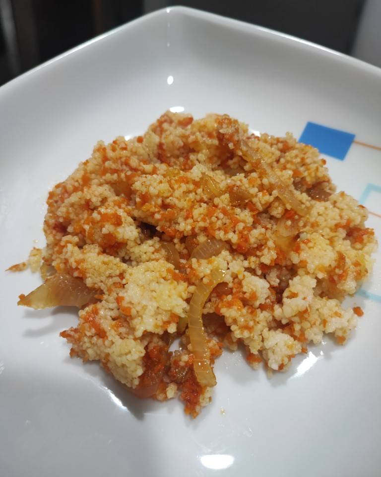 Cuscús con cebolla y zanahoria 