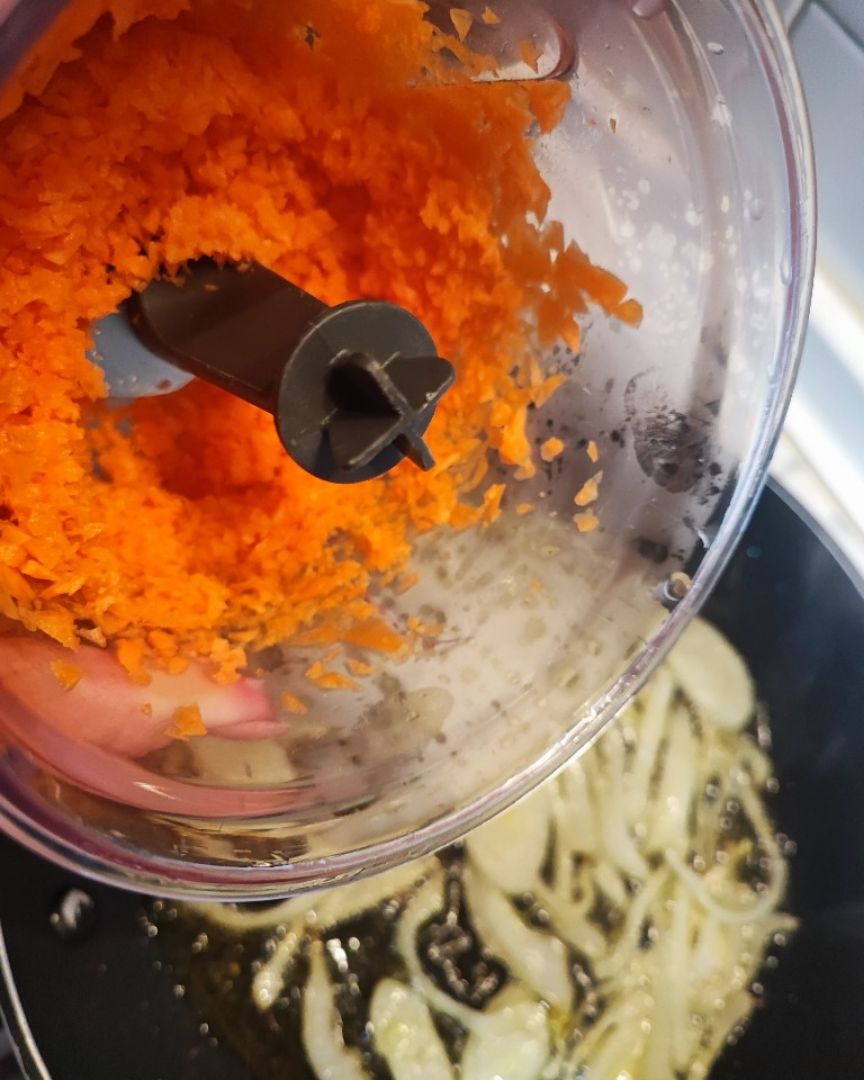 Cuscús con cebolla y zanahoria  Paso 1