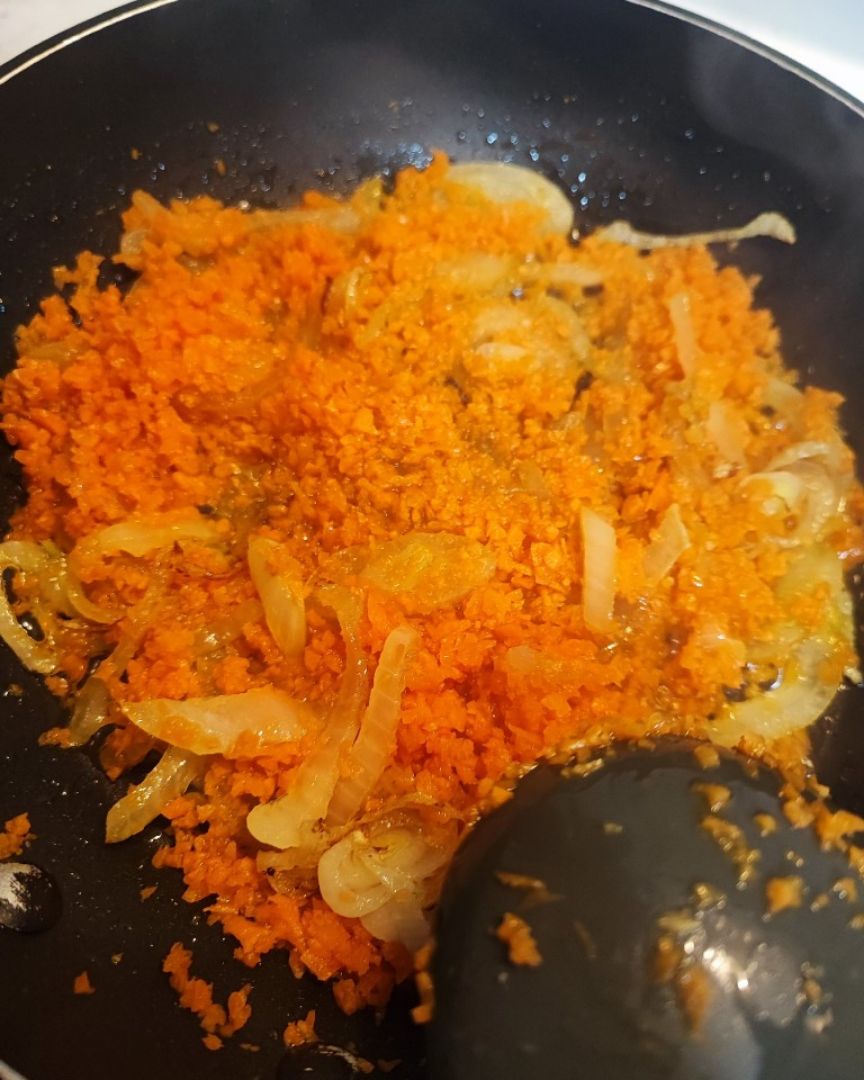 Cuscús con cebolla y zanahoria  Paso 1