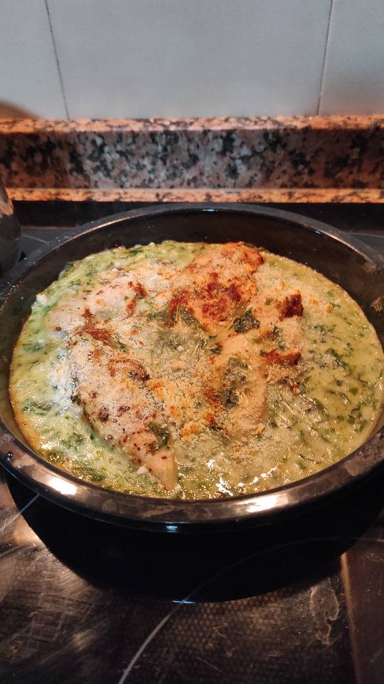 Pollo con salsa de espinaca Pollo con salsa de espinaca