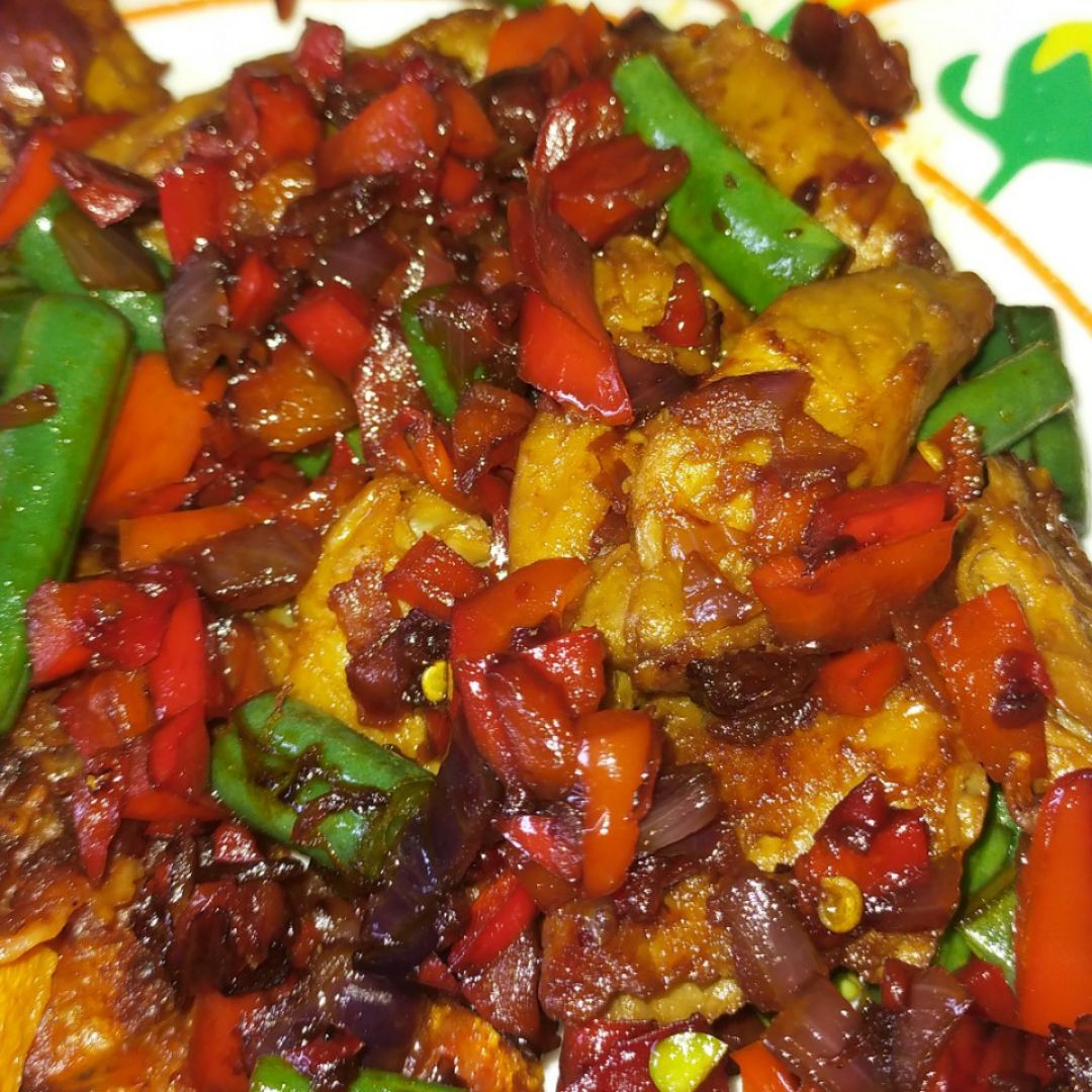 Salteado de verduras y heura Salteado de verduras y heura