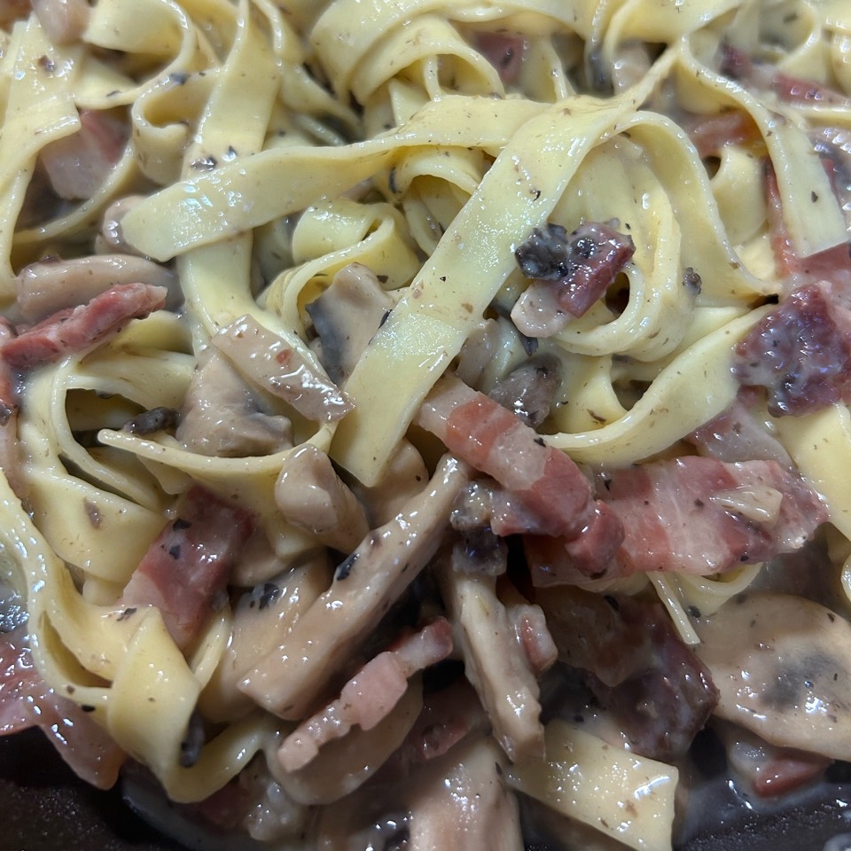 Pasta carbonara con xampiñones Pasta carbonara con xampiñones