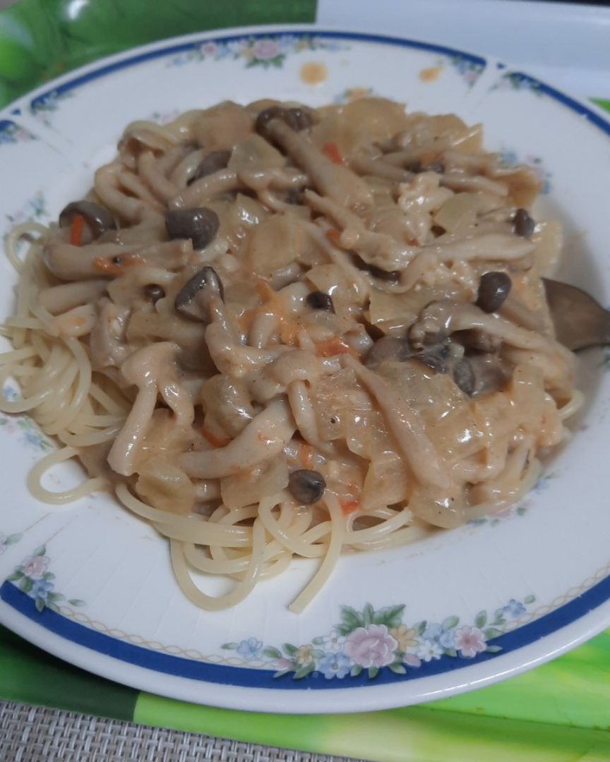 Espagueti con salsa de setas Espagueti con salsa de setas