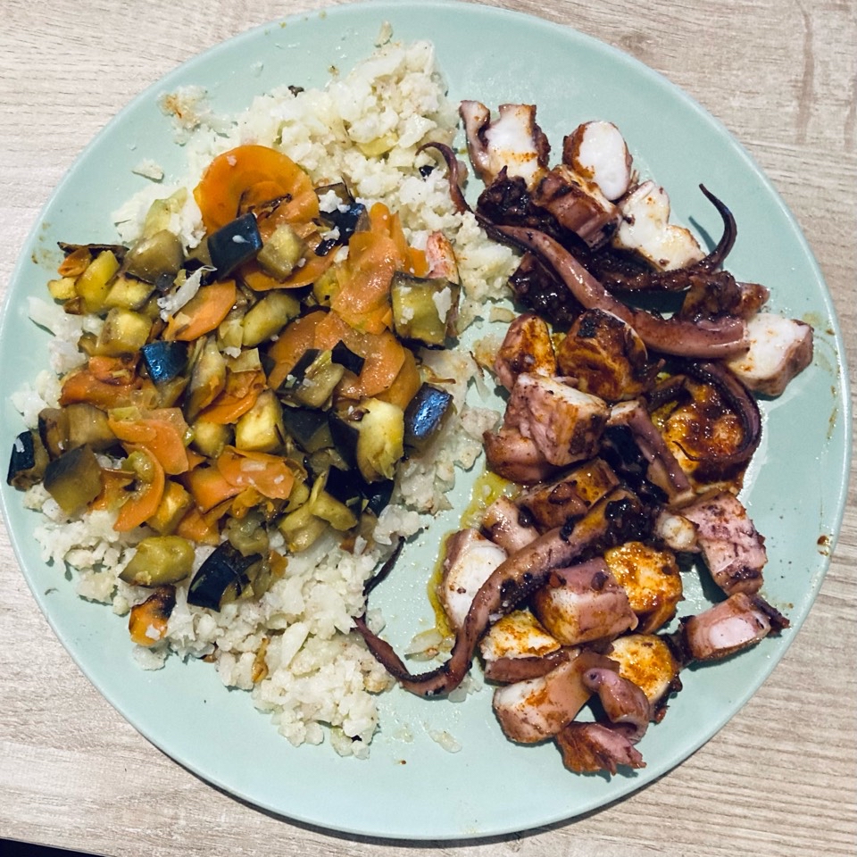 Tentáculos de potón con colirroz y pisto