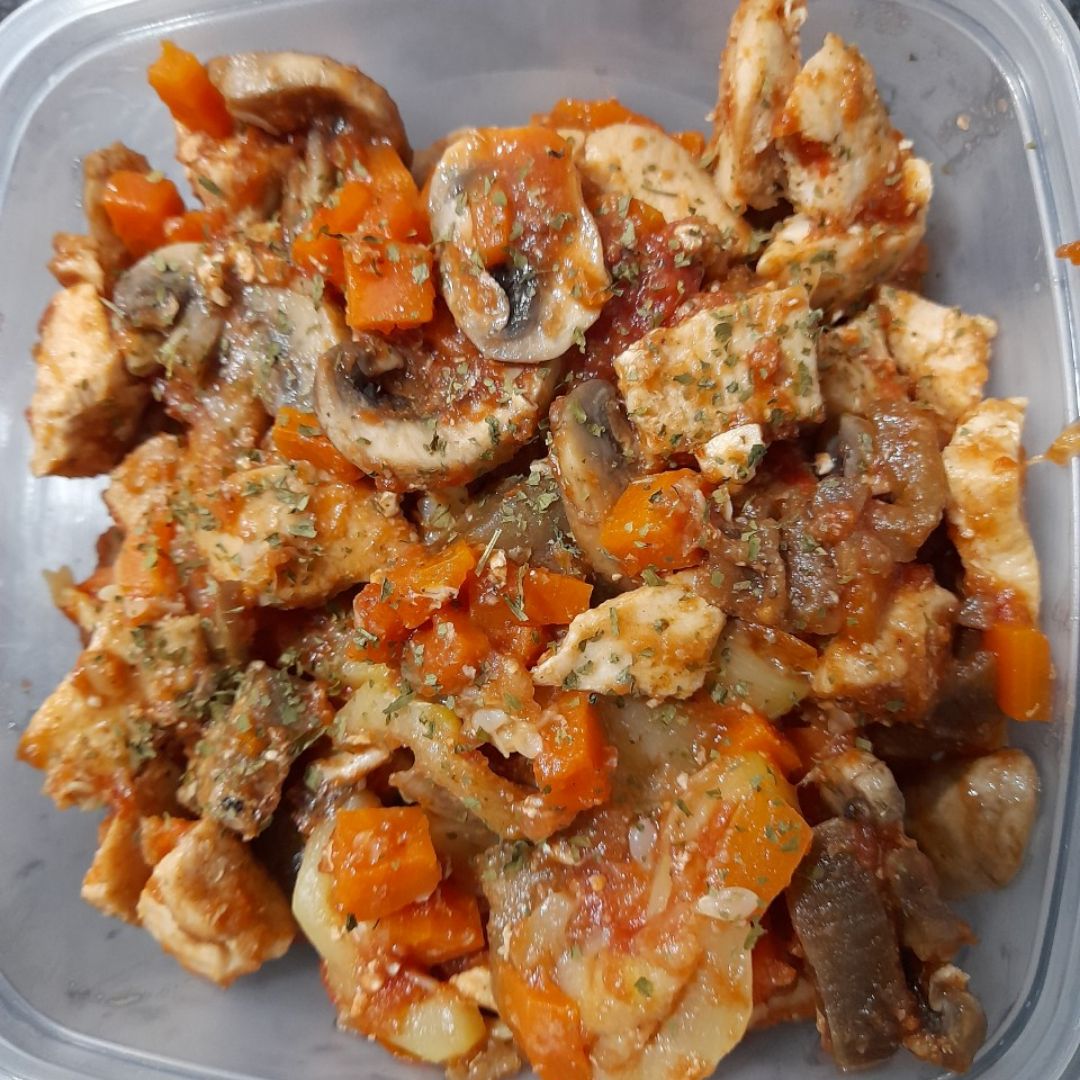 Pollo con verduras y tomate Pollo con verduras y tomate