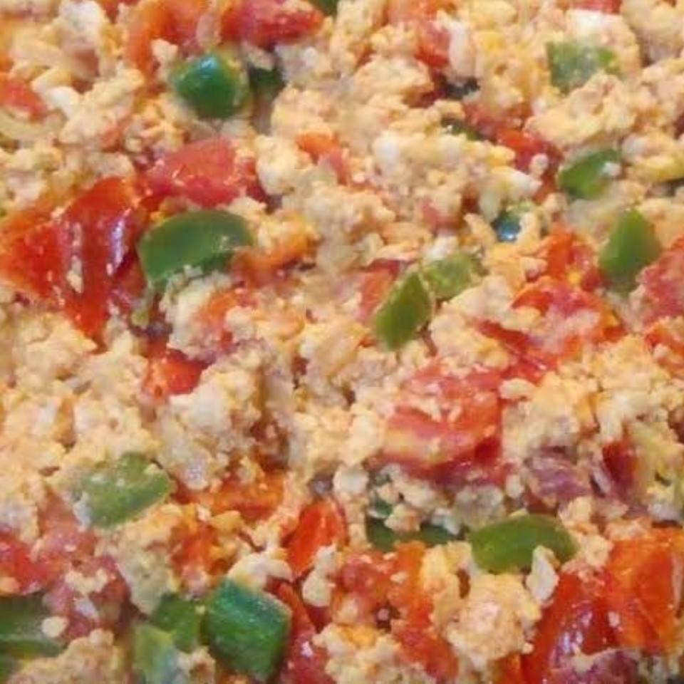 Huevo con tomate cebolla y chile Huevo con tomate cebolla y chile
