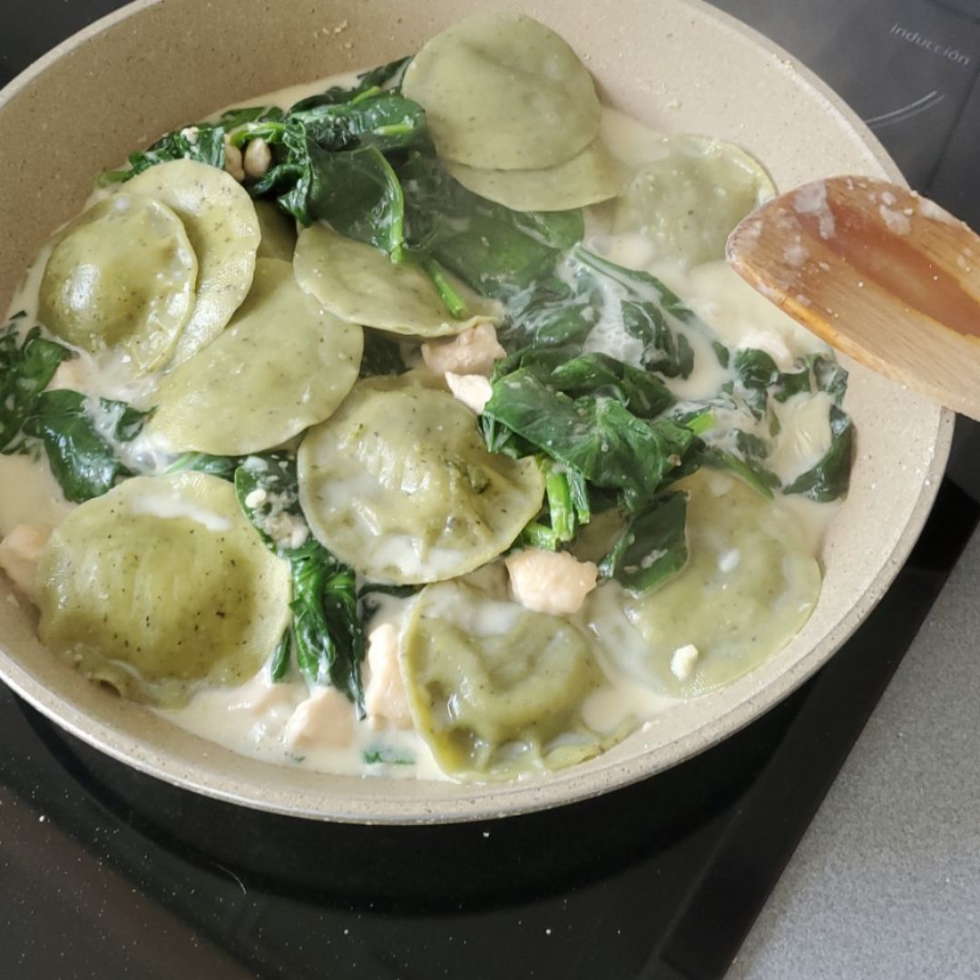 Pasta rellena con espinacas y pollo. Paso 2 Pasta rellena con espinacas y pollo. Paso 2
