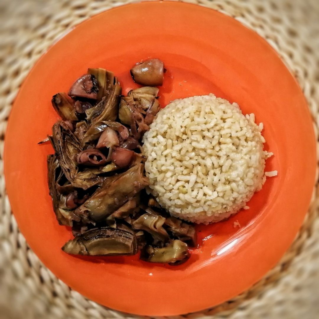 Calamares con alcachofas y arroz integral Calamares con alcachofas y arroz integral