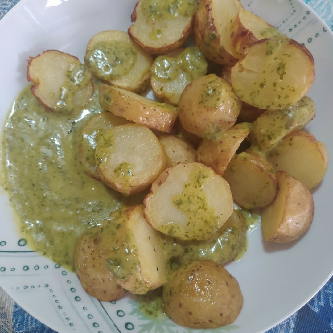 Patatas deliciosas con mojo de cilantro Patatas deliciosas con mojo de cilantro