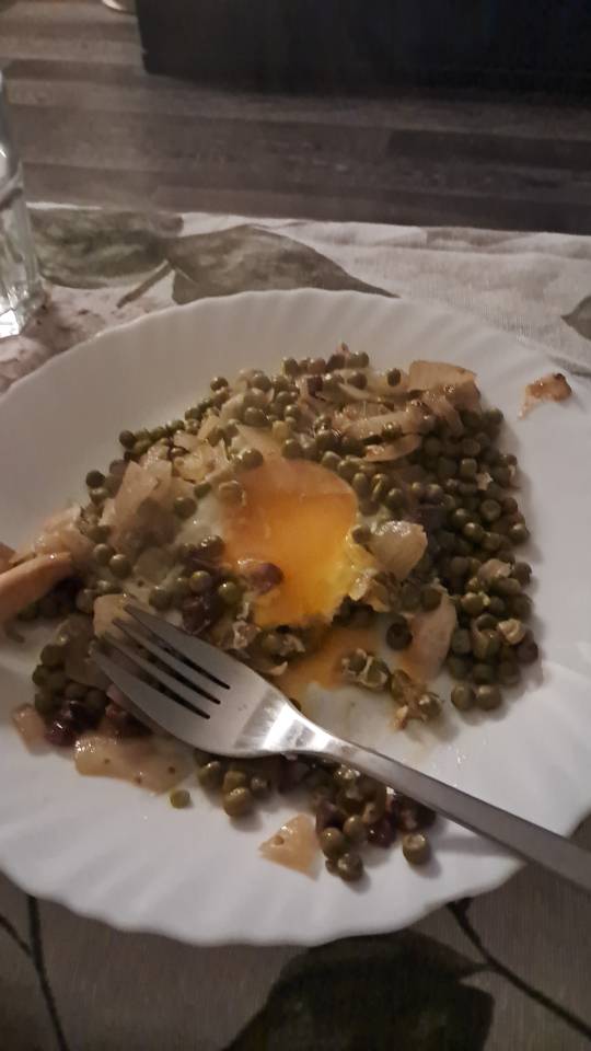 Guisantes con huevo y jamon Guisantes con huevo y jamon