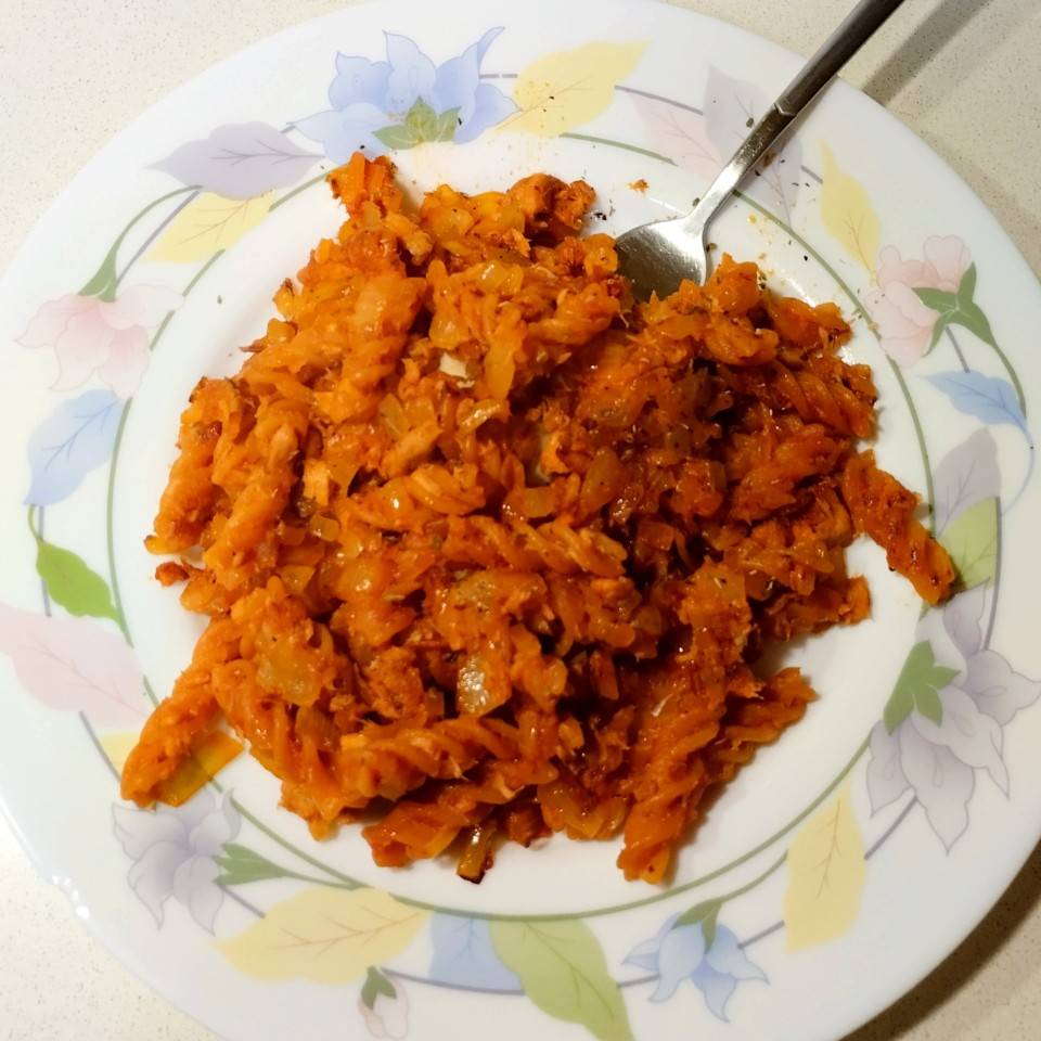 Fusili de lentejas con cebolla y atún Fusili de lentejas con cebolla y atún