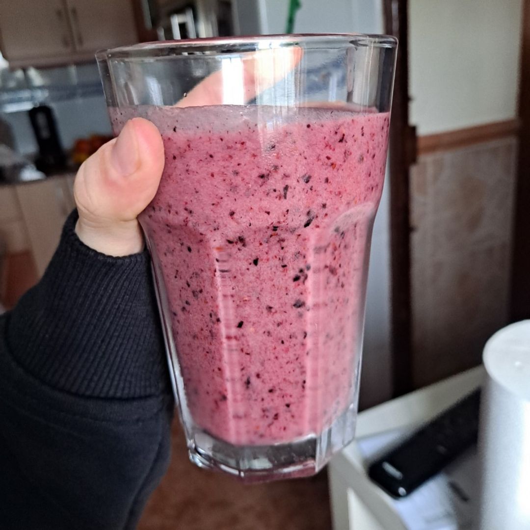 Smoothie Refrescante De Frutos Rojos🫐🍓🍌