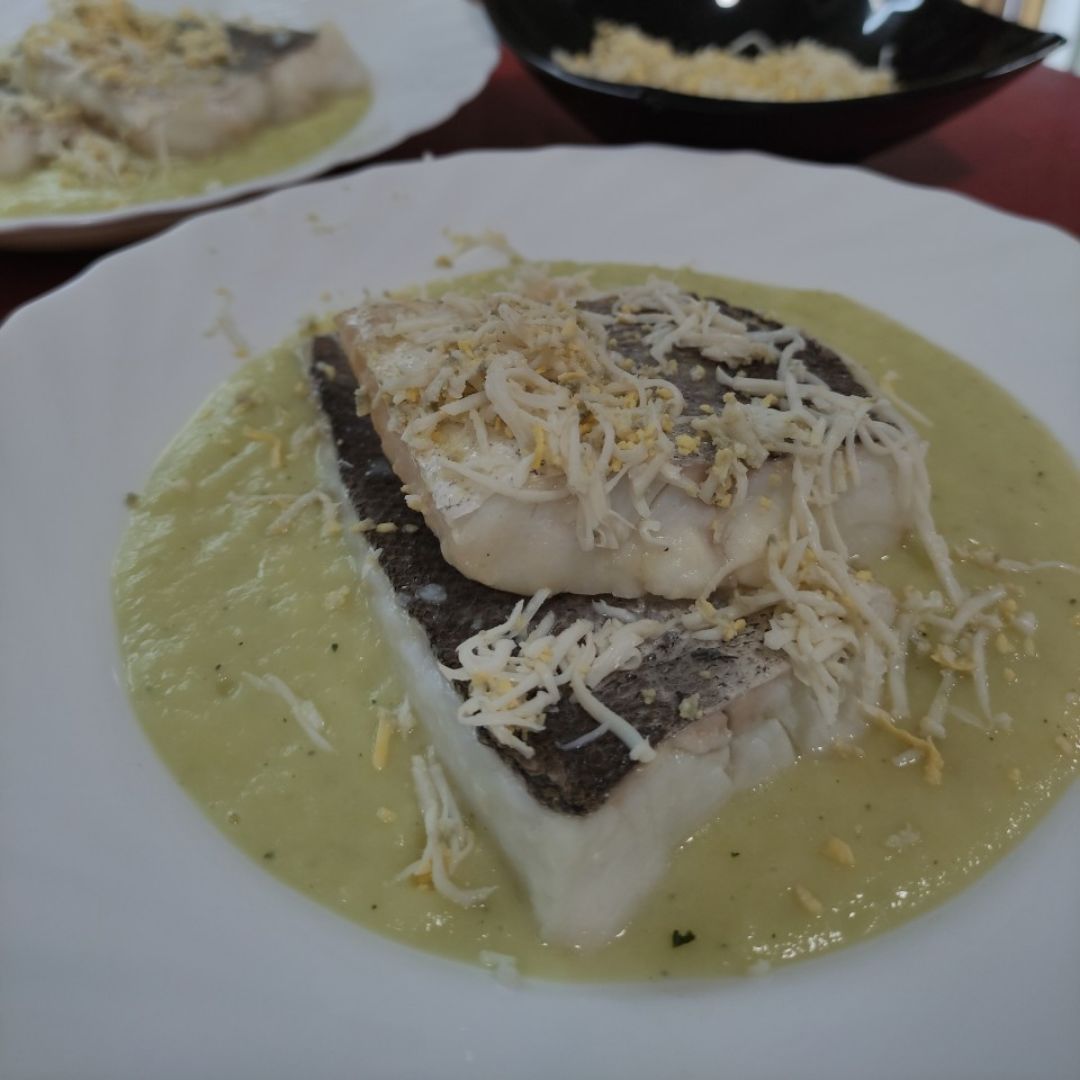 Merluza con salsa de puerros y calabacín🤤 Merluza con salsa de puerros y calabacín🤤