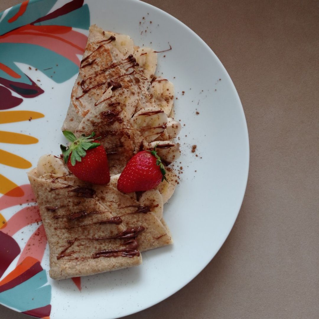 CREPES DE AVENA CON CHOCOLATE Y PLÁTANO CREPES DE AVENA CON CHOCOLATE Y PLÁTANO