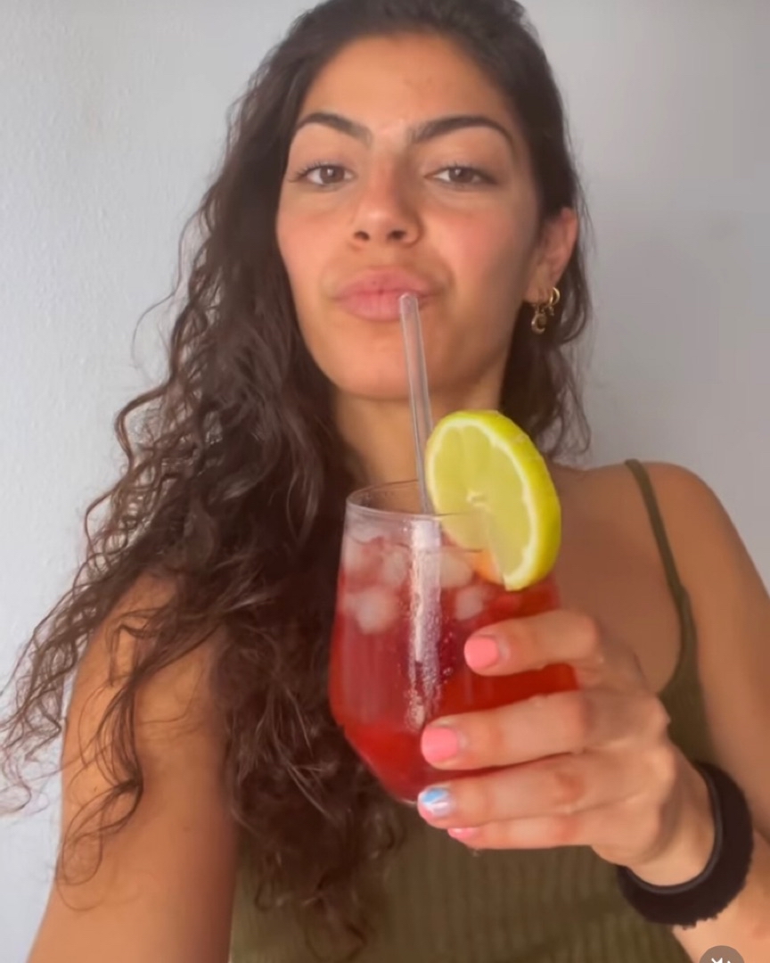 REFRESCO O BEBIDA DE FRESAS REFRESCO O BEBIDA DE FRESAS
