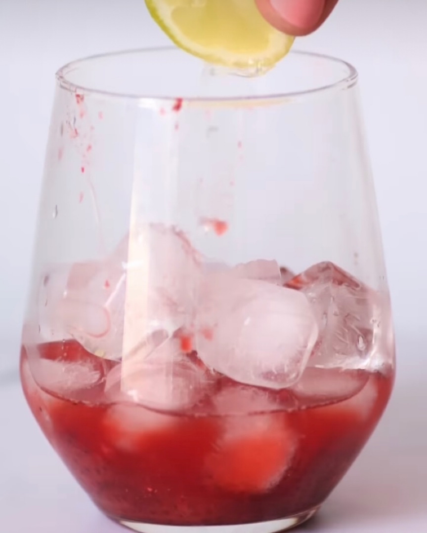 REFRESCO O BEBIDA DE FRESAS Paso 3 REFRESCO O BEBIDA DE FRESAS Paso 3