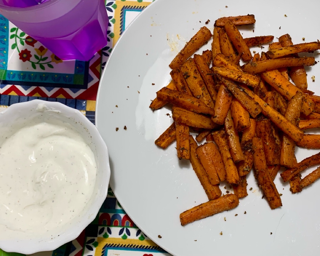 Palitos de zanahoria al horno y Salsa de yogur Palitos de zanahoria al horno y Salsa de yogur