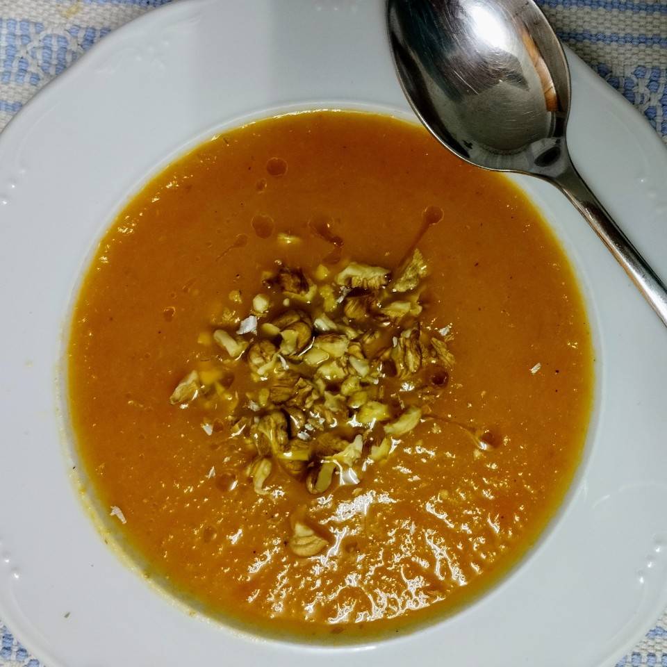 Sopa de Zanahoria con Nueces Sopa de Zanahoria con Nueces