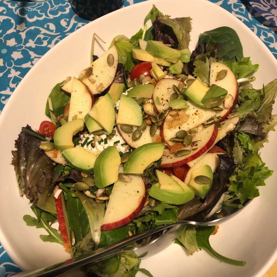 Para cenar ensalada junto con alcachofas al vapor y a la plancha Para cenar ensalada junto con alcachofas al vapor y a la plancha